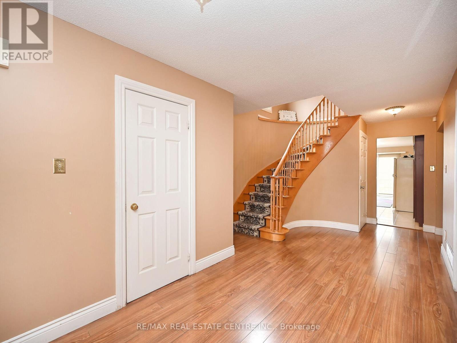 4326 Waterford Crescent, Mississauga, Ontario  L5R 2B2 - Photo 6 - W8241220
