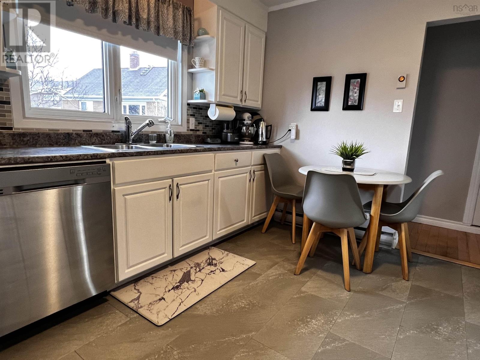 246 South Street, Glace Bay, Nova Scotia  B1A 1W5 - Photo 5 - 202407352