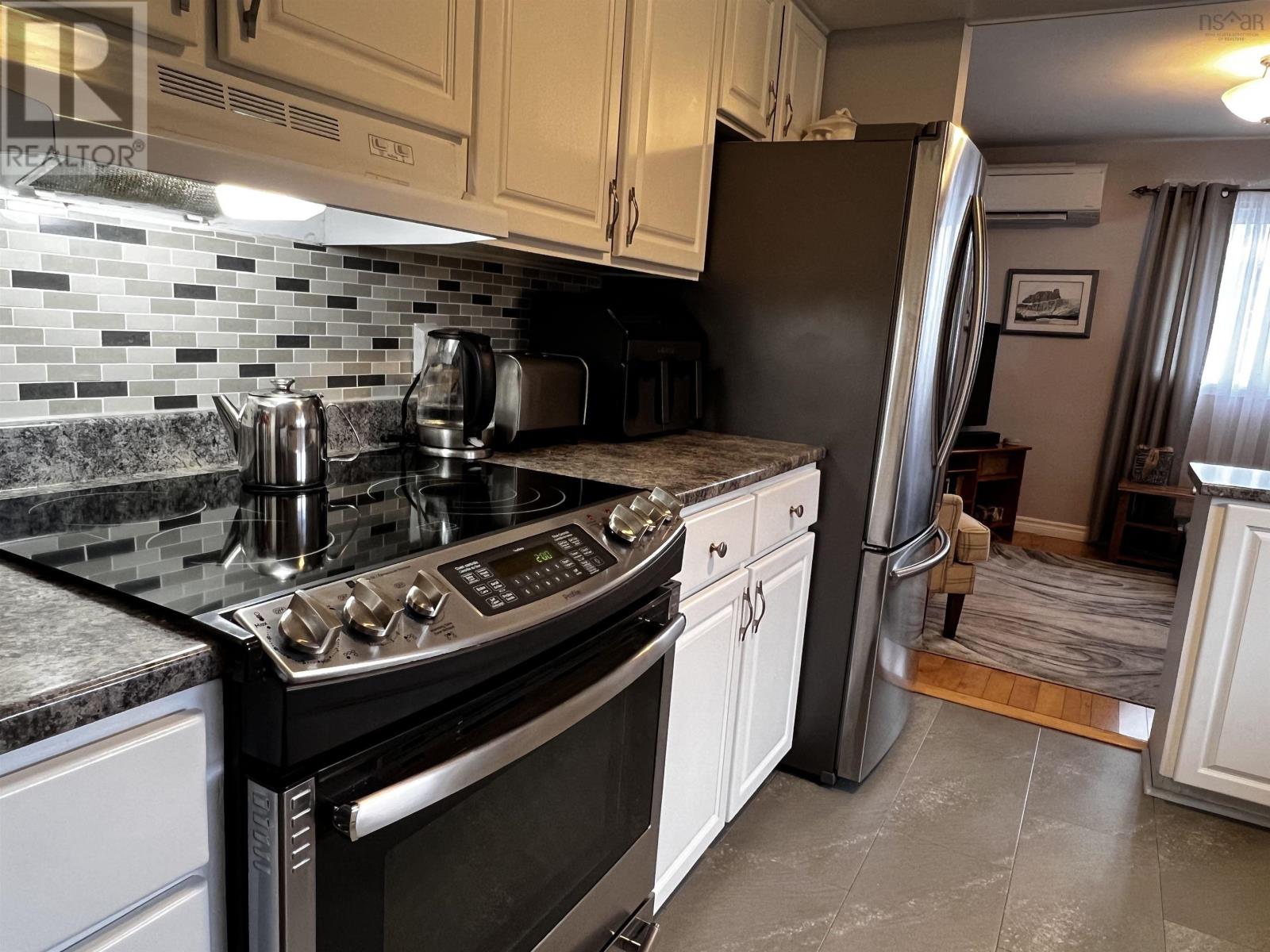 246 South Street, Glace Bay, Nova Scotia  B1A 1W5 - Photo 7 - 202407352