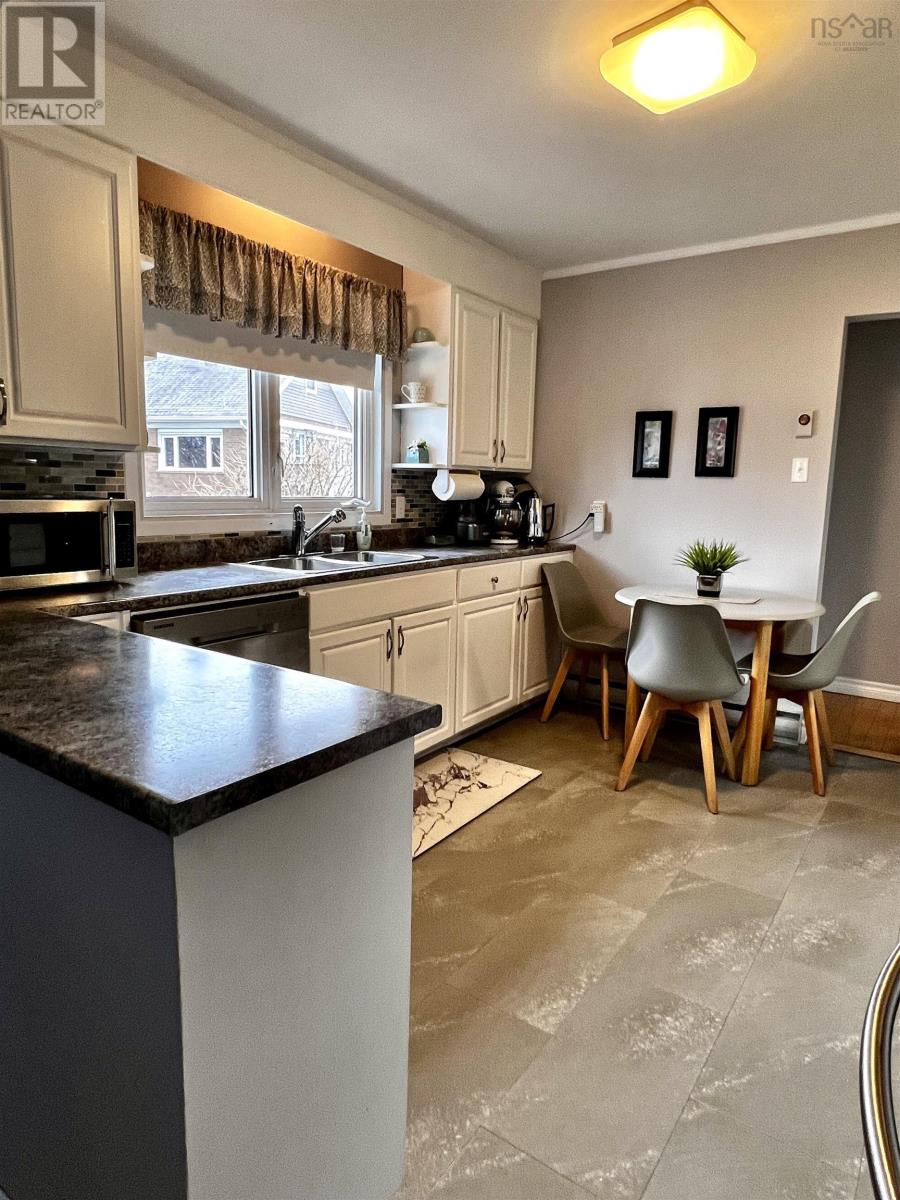 246 South Street, Glace Bay, Nova Scotia  B1A 1W5 - Photo 8 - 202407352