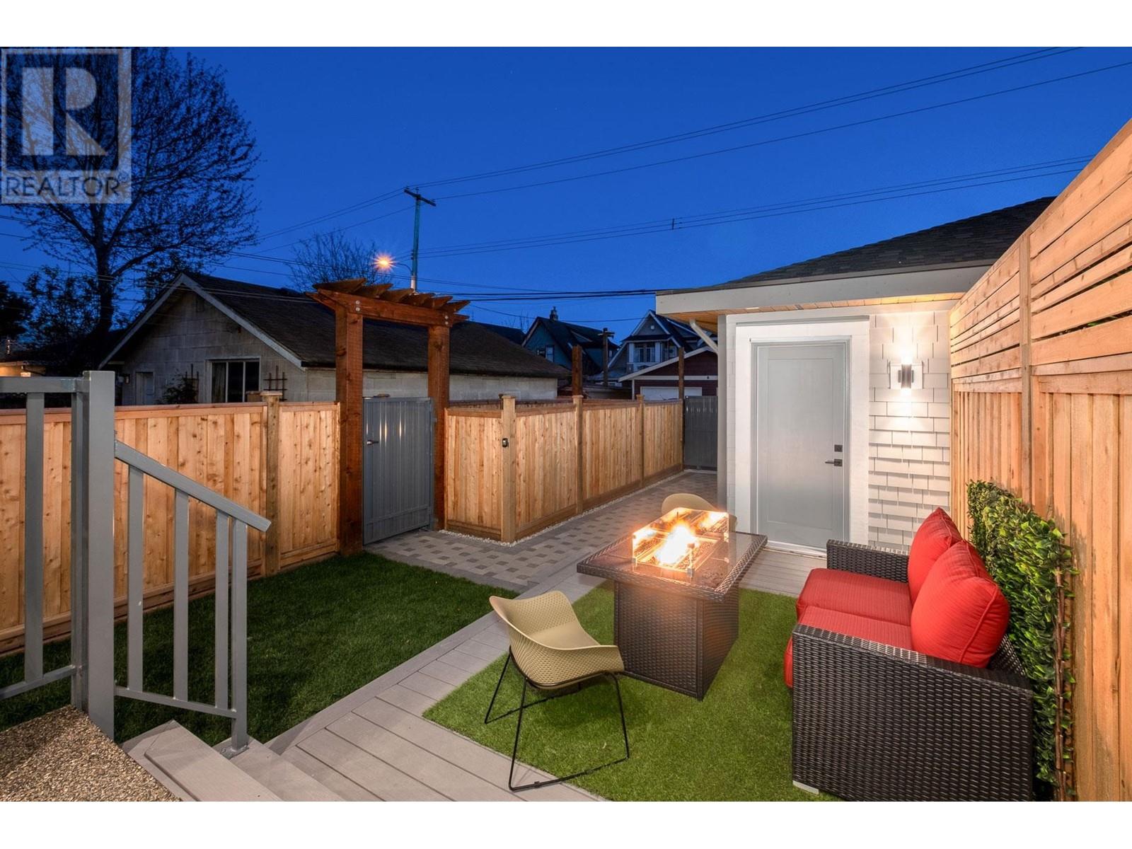 Listing Picture 4 of 23 : BACK 1566 E 10TH AVENUE, Vancouver / 溫哥華 - 魯藝地產 Yvonne Lu Group - MLS Medallion Club Member