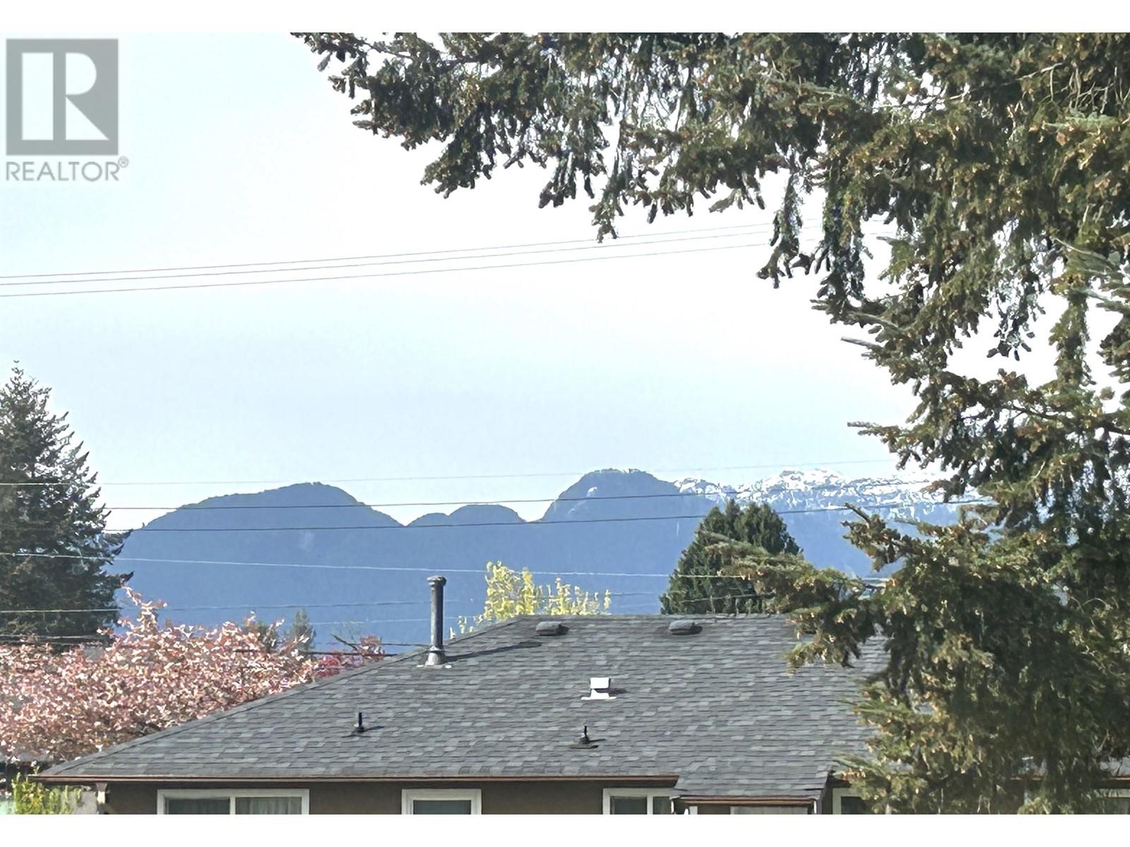 6941 Napier Street, Burnaby, British Columbia  V5B 2C5 - Photo 2 - R2871009