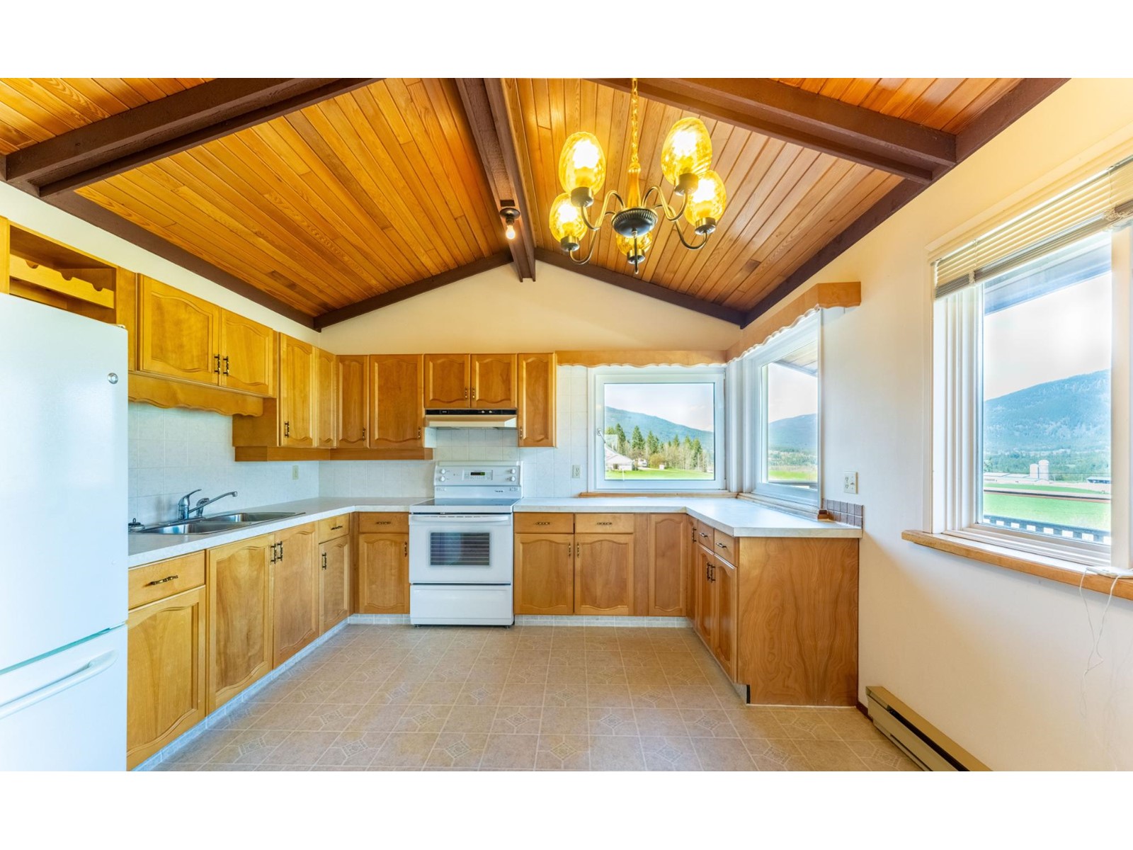 3481 Crestview Road, Creston, British Columbia  V0B 1G2 - Photo 10 - 2476188