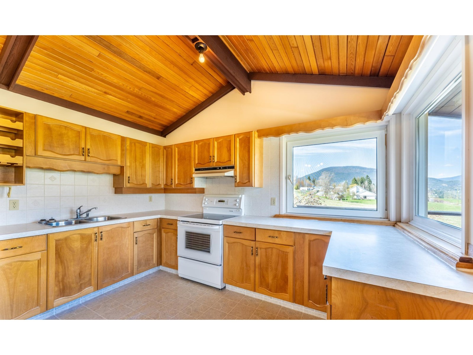 3481 Crestview Road, Creston, British Columbia  V0B 1G2 - Photo 9 - 2476188
