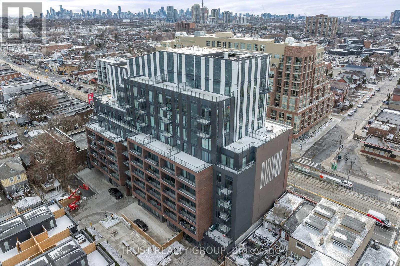 1104 - 1808 St. Clair Avenue W, Toronto, Ontario  M6N 0C1 - Photo 1 - W8242500