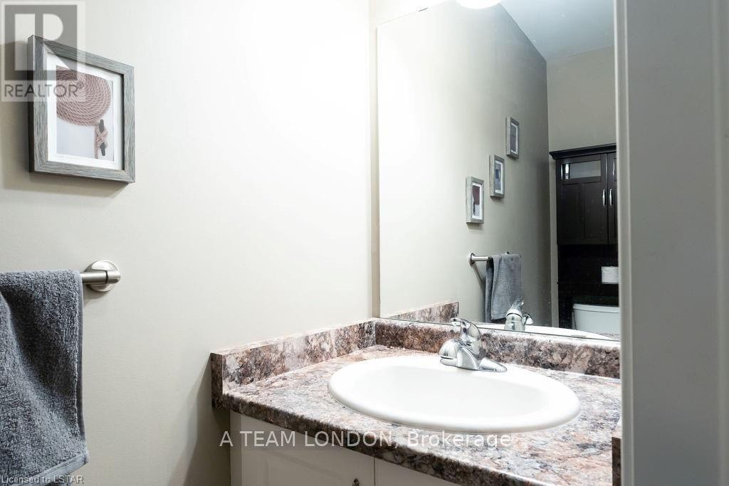 #20 -2145 North Routledge Park, London, Ontario  N6G 0J8 - Photo 3 - X8242074