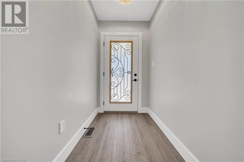 211 Queen Street S, Harriston, Ontario  N0G 1Z0 - Photo 3 - 40569021