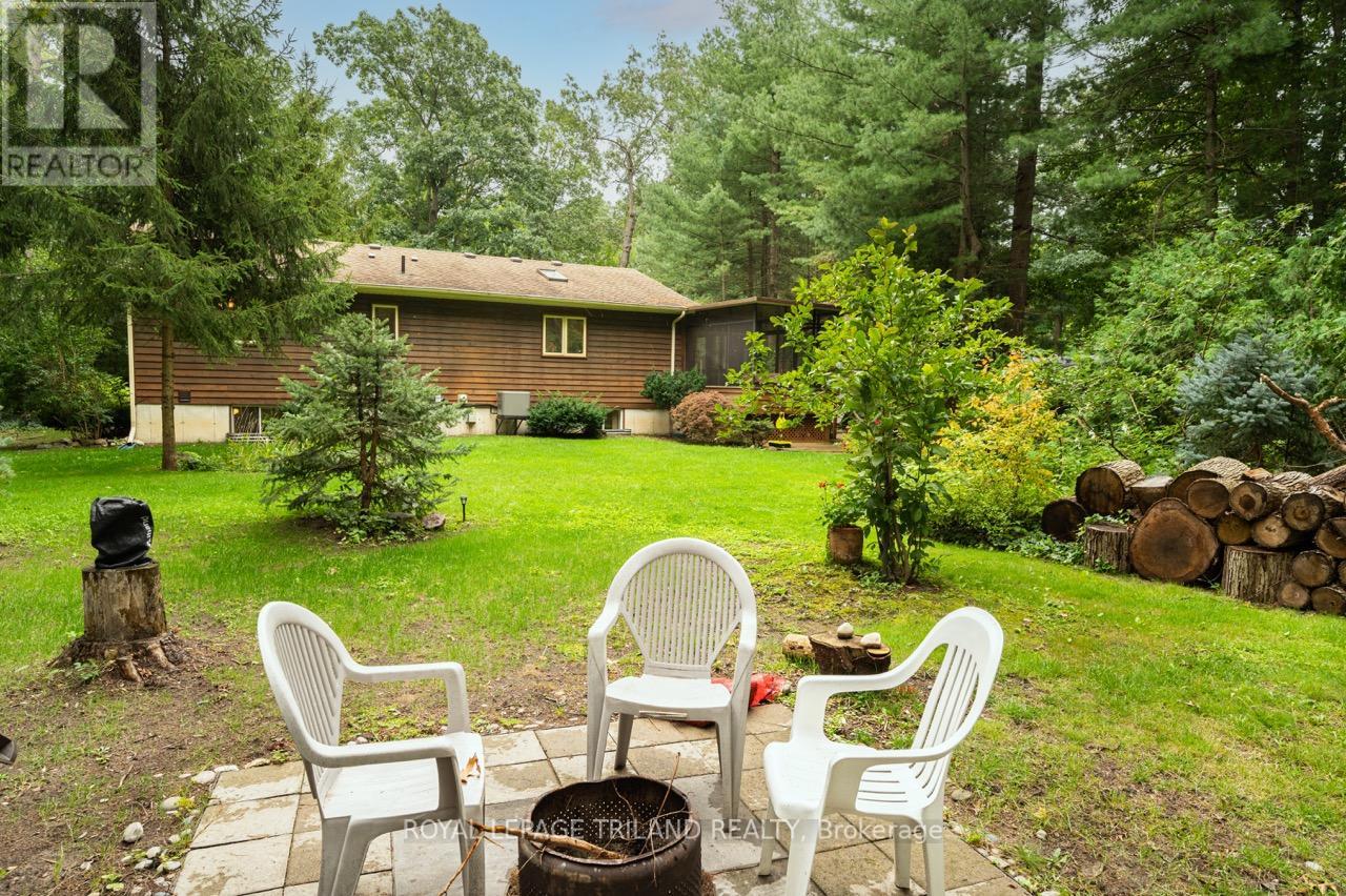 8742 Timberwood Tr, Lambton Shores, Ontario  N0M 1T0 - Photo 15 - X8242752