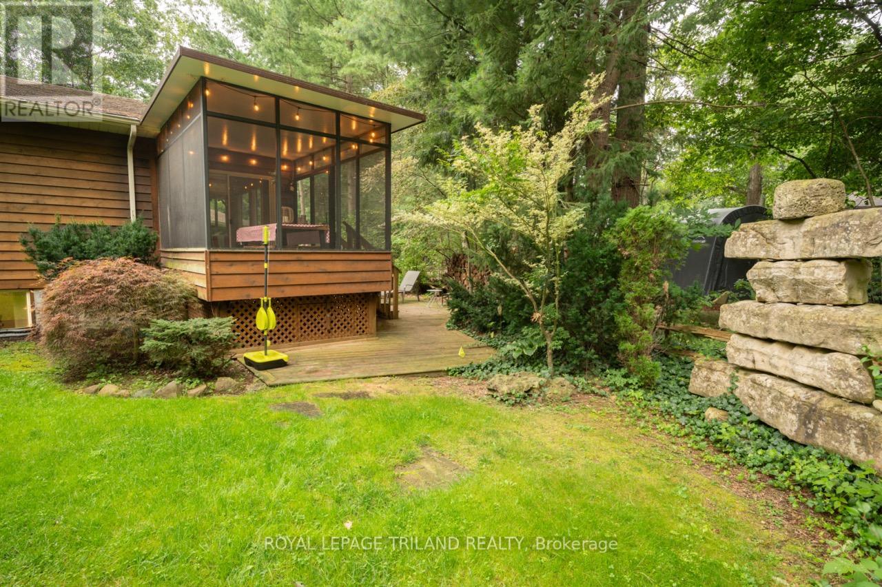 8742 Timberwood Tr, Lambton Shores, Ontario  N0M 1T0 - Photo 16 - X8242752
