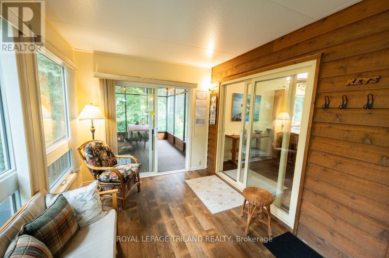 8742 Timberwood Tr, Lambton Shores, Ontario  N0M 1T0 - Photo 26 - X8242752