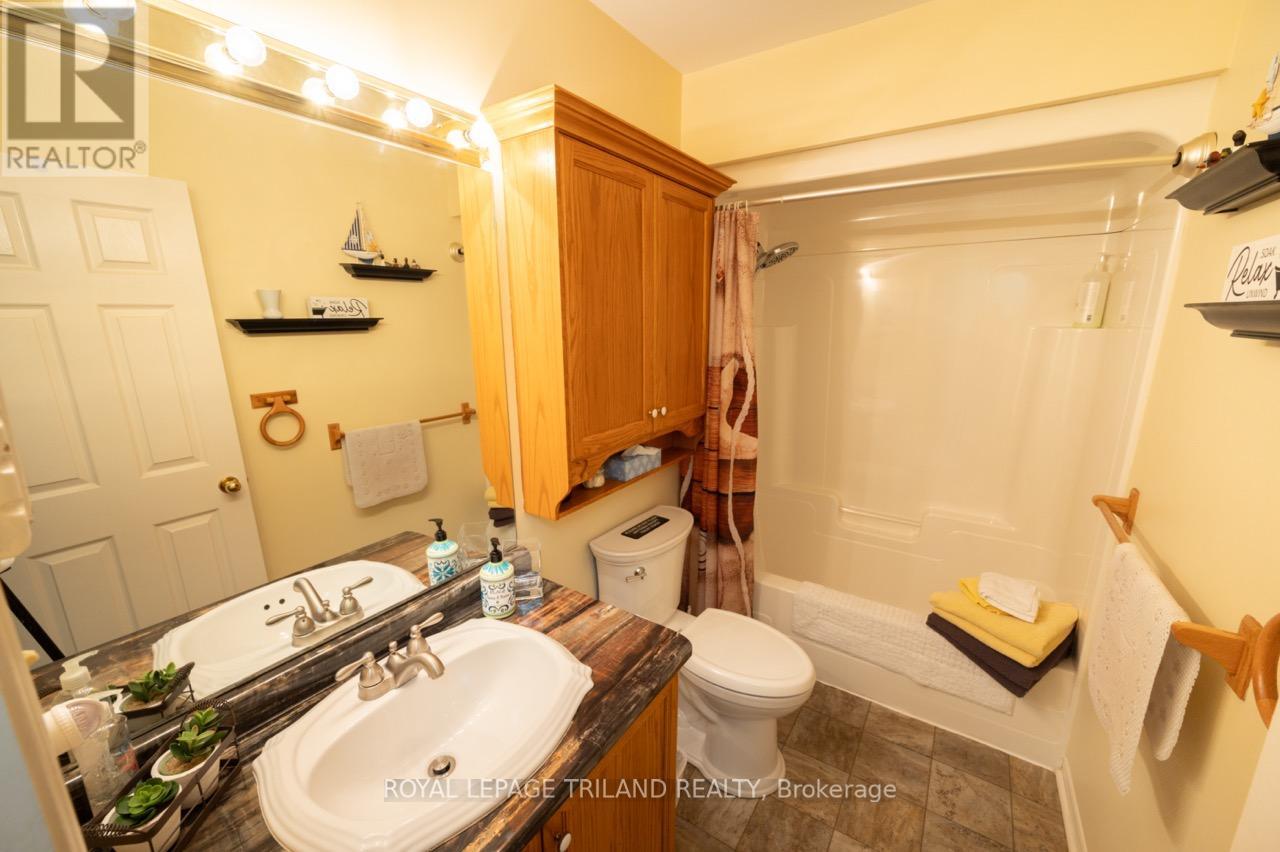 8742 Timberwood Tr, Lambton Shores, Ontario  N0M 1T0 - Photo 28 - X8242752
