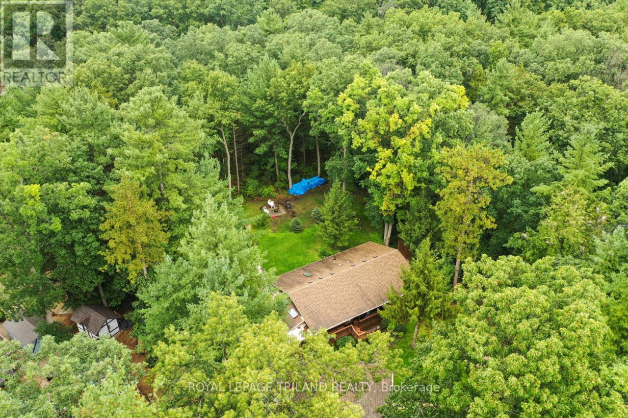 8742 Timberwood Tr, Lambton Shores, Ontario  N0M 1T0 - Photo 4 - X8242752