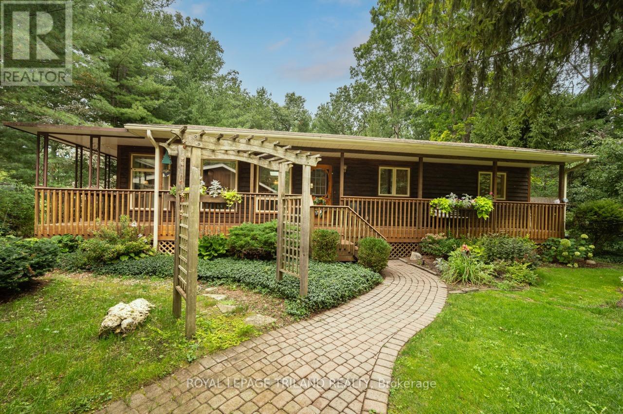 8742 Timberwood Tr, Lambton Shores, Ontario  N0M 1T0 - Photo 7 - X8242752