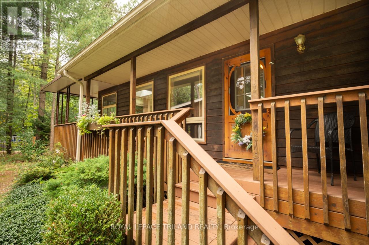 8742 Timberwood Tr, Lambton Shores, Ontario  N0M 1T0 - Photo 8 - X8242752