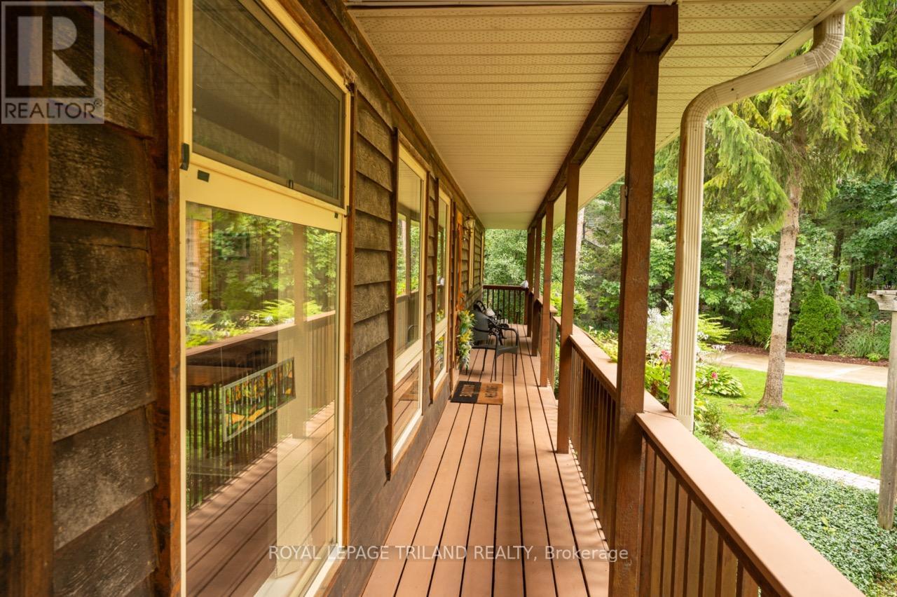 8742 Timberwood Tr, Lambton Shores, Ontario  N0M 1T0 - Photo 9 - X8242752
