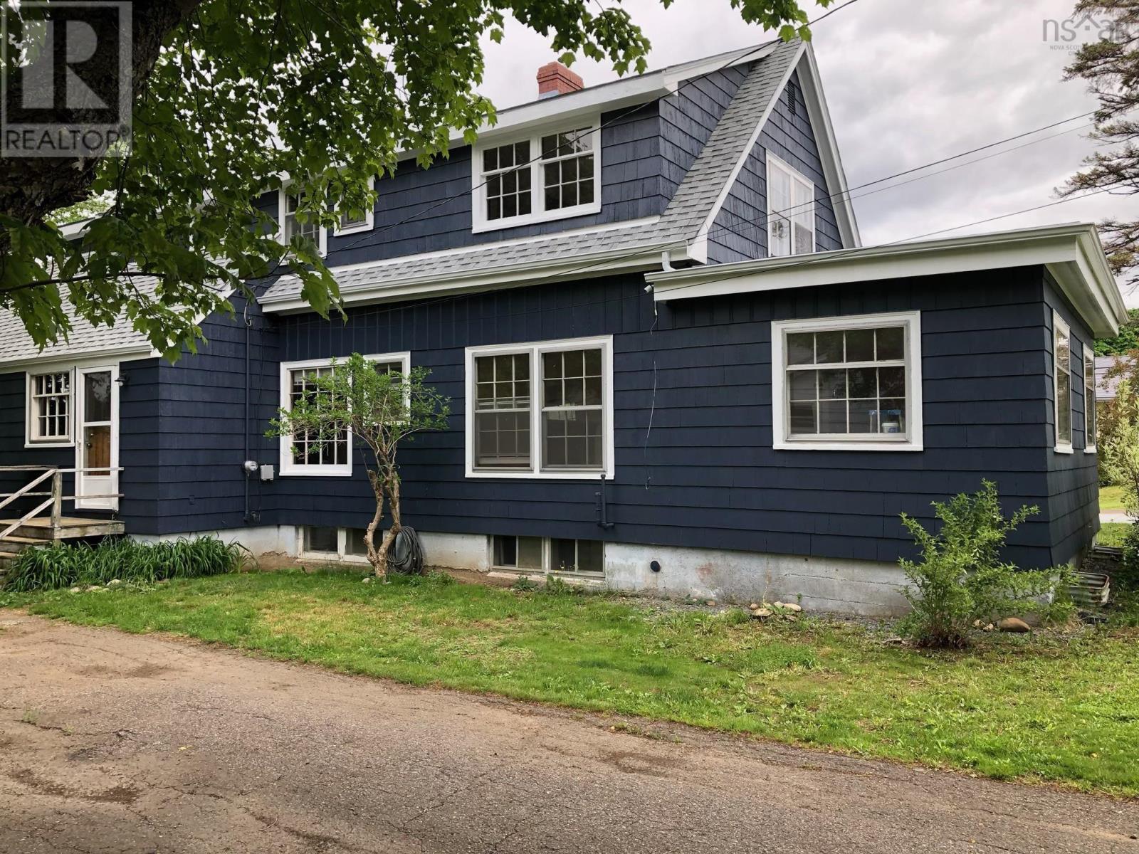 114 Dominion Street, Bridgewater, Nova Scotia  B4V 2K3 - Photo 2 - 202407454