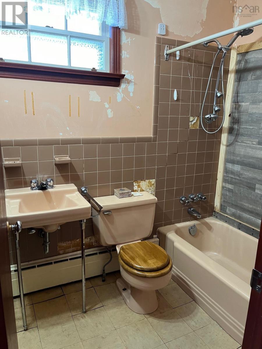 114 Dominion Street, Bridgewater, Nova Scotia  B4V 2K3 - Photo 28 - 202407454