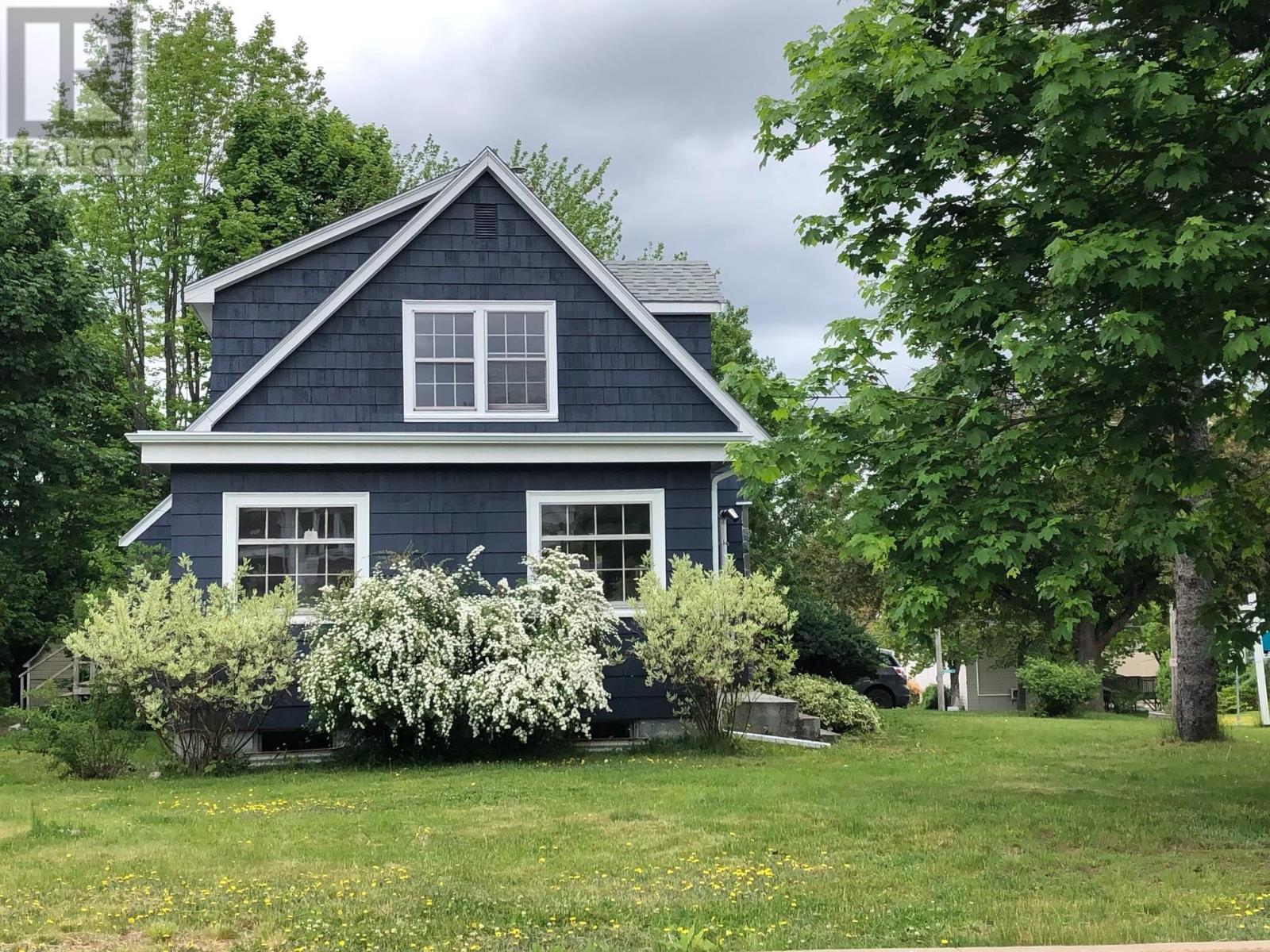 114 Dominion Street, Bridgewater, Nova Scotia  B4V 2K3 - Photo 3 - 202407454