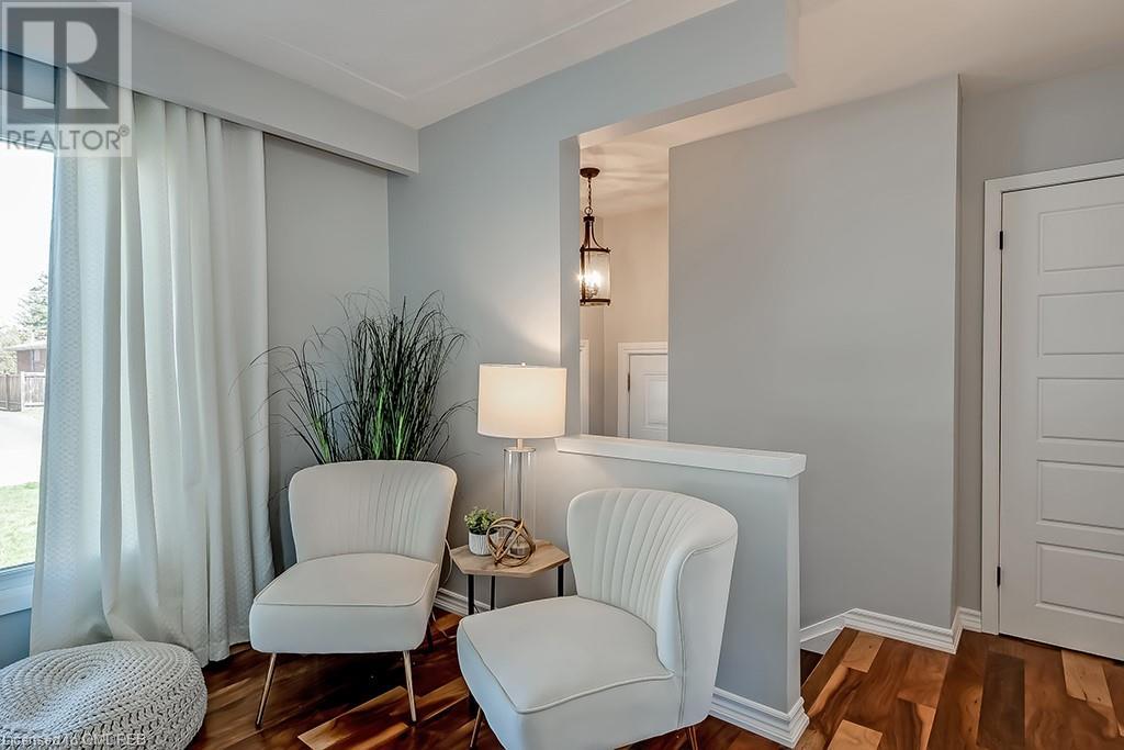 376 Duncombe Drive, Burlington, Ontario  L7L 4M3 - Photo 3 - 40568991