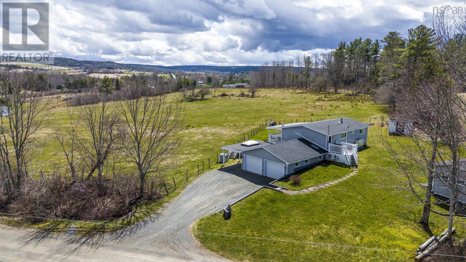 41 Sterling Road, Brooklyn, Nova Scotia  B0N 2A0 - Photo 2 - 202407475