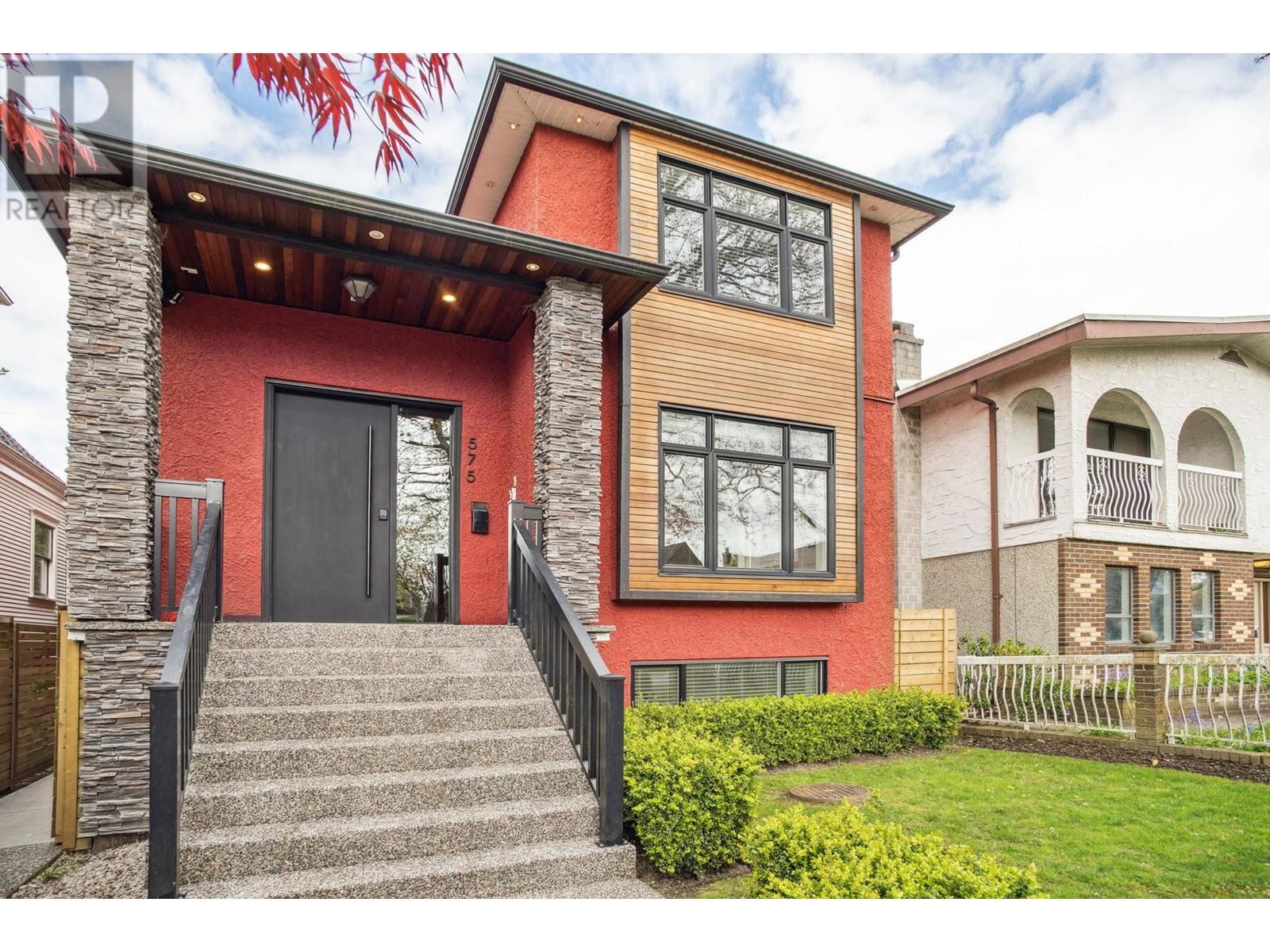 Listing Picture 2 of 21 : 575 E 45TH AVENUE, Vancouver / 溫哥華 - 魯藝地產 Yvonne Lu Group - MLS Medallion Club Member