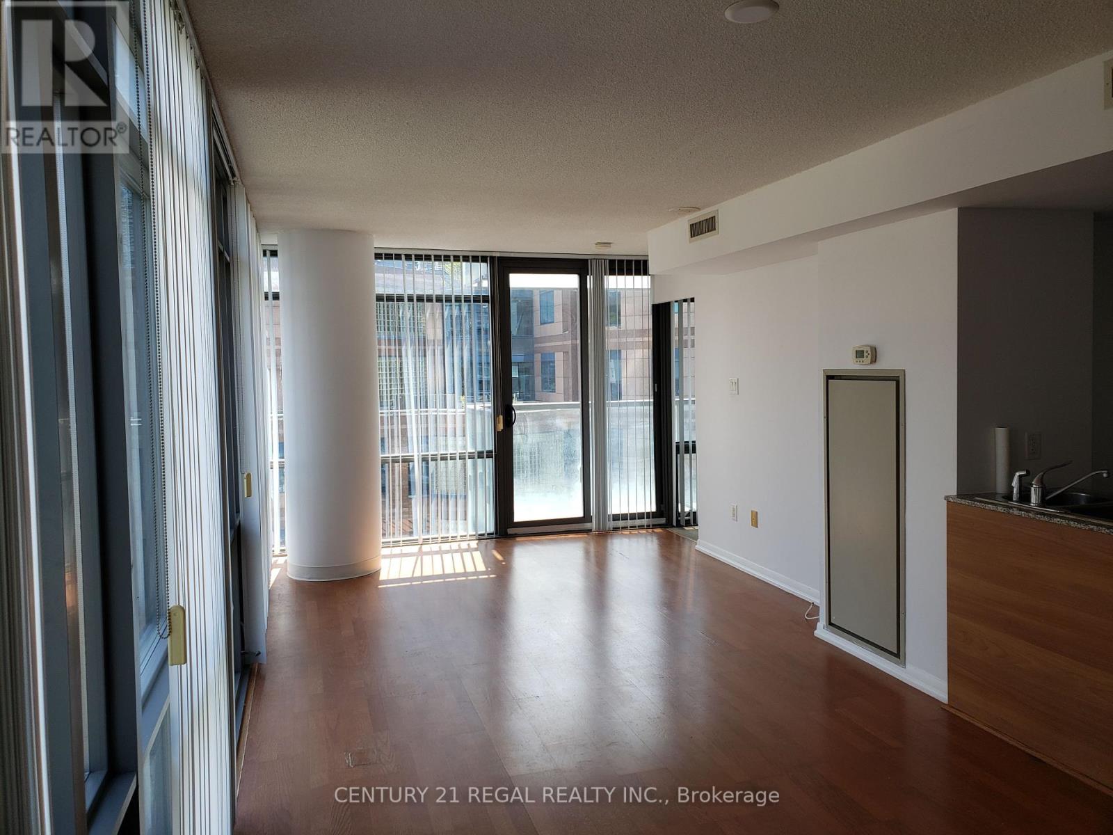 1307 - 38 Grenville Street, Toronto, Ontario  M4Y 1A5 - Photo 6 - C8243666