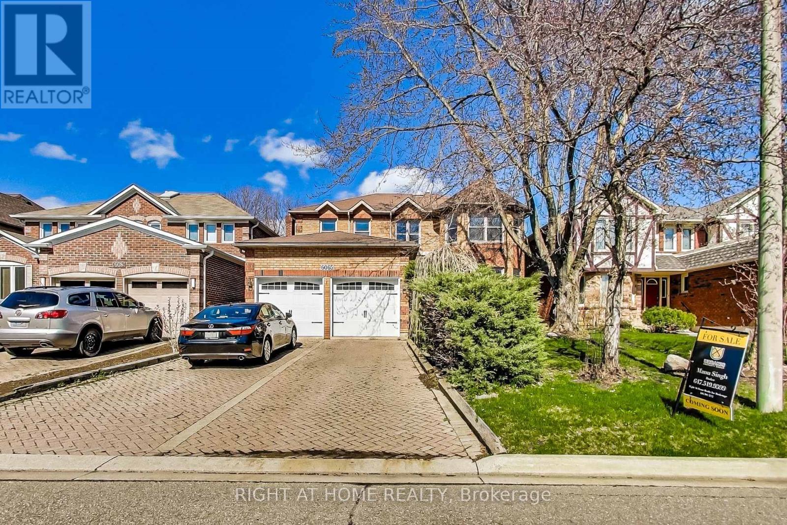 6065 St Ives Way, Mississauga, Ontario  L5N 4M1 - Photo 3 - W8243854