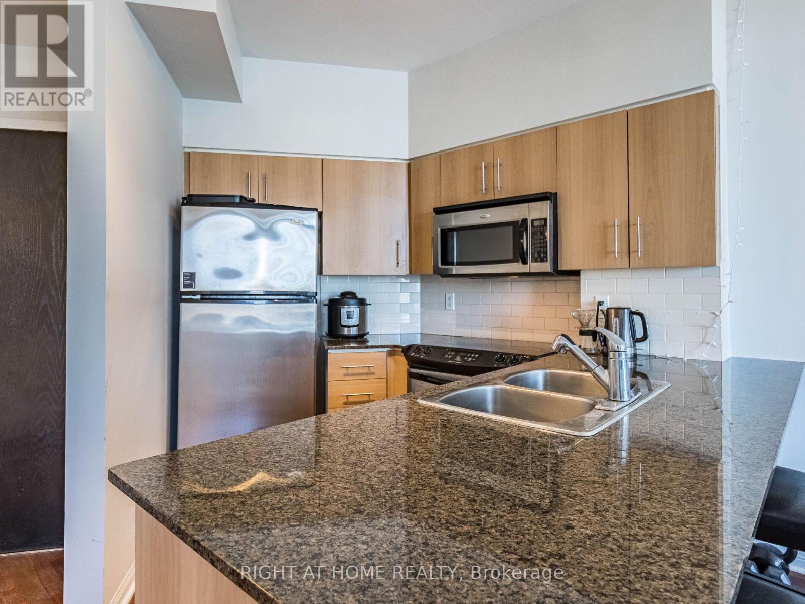 #1212 -15 Windermere Ave, Toronto, Ontario  M6S 5A2 - Photo 10 - W8244254