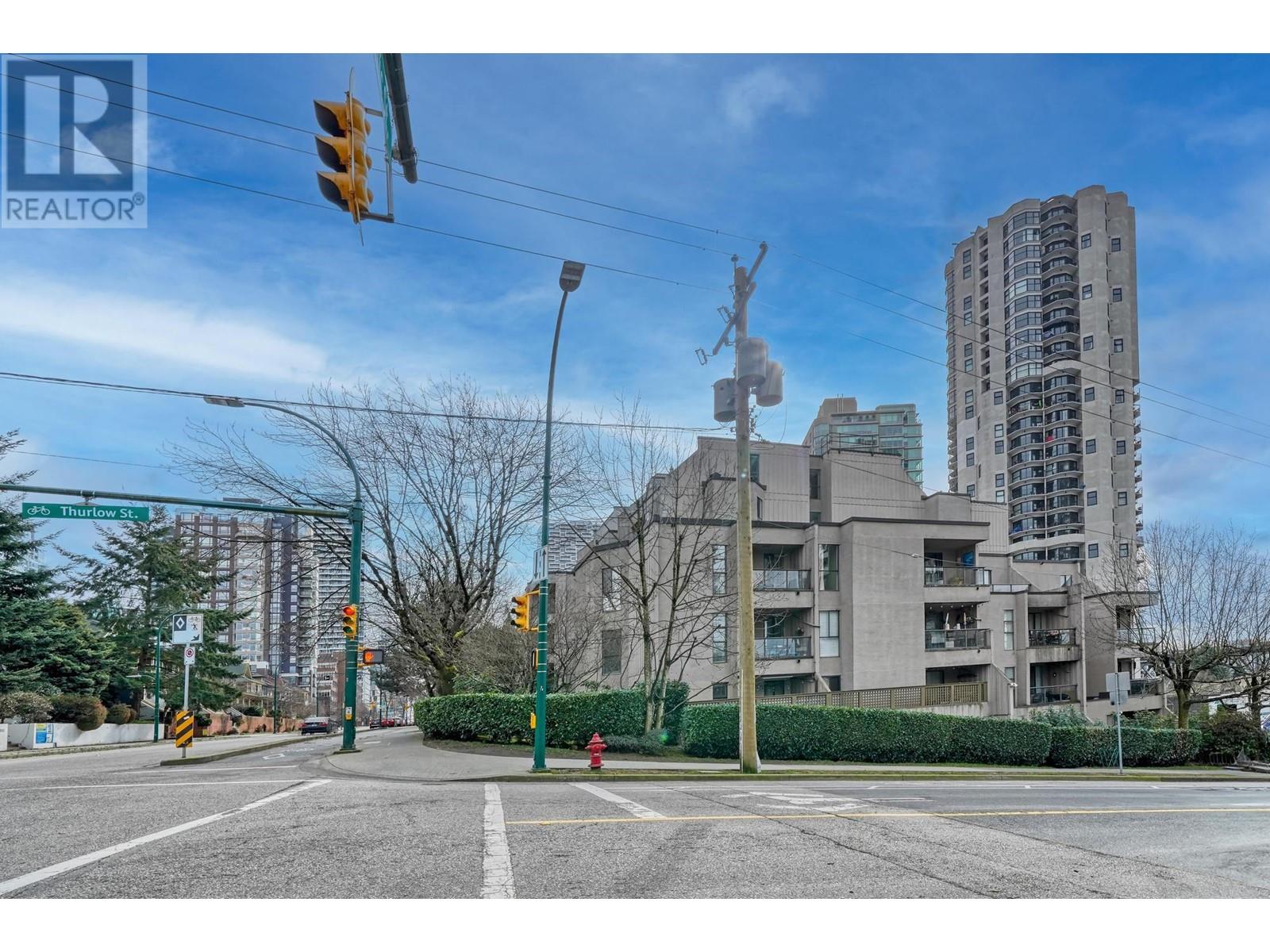 Listing Picture 15 of 27 : 302 1080 PACIFIC STREET, Vancouver / 溫哥華 - 魯藝地產 Yvonne Lu Group - MLS Medallion Club Member