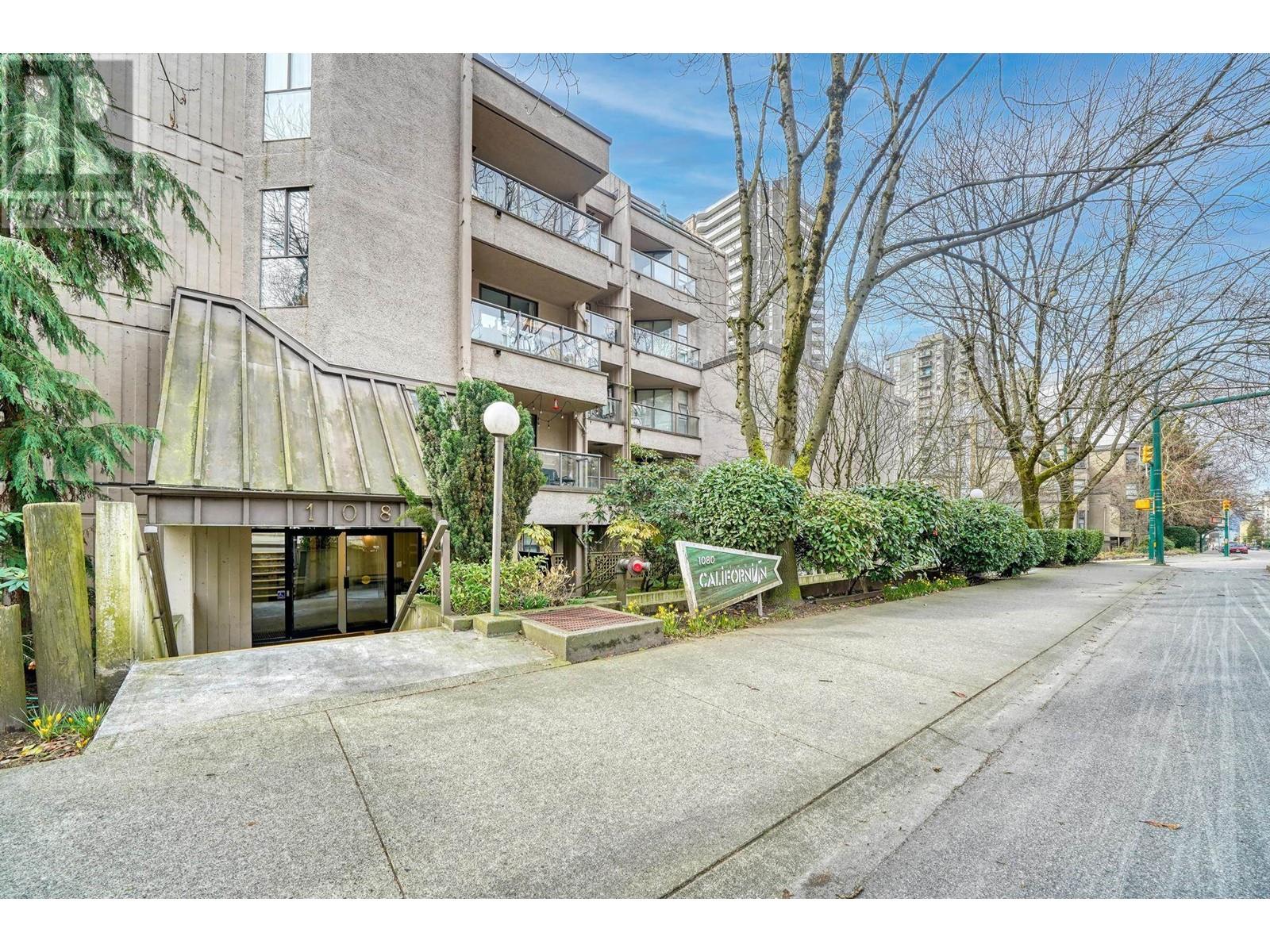 Listing Picture 16 of 27 : 302 1080 PACIFIC STREET, Vancouver / 溫哥華 - 魯藝地產 Yvonne Lu Group - MLS Medallion Club Member