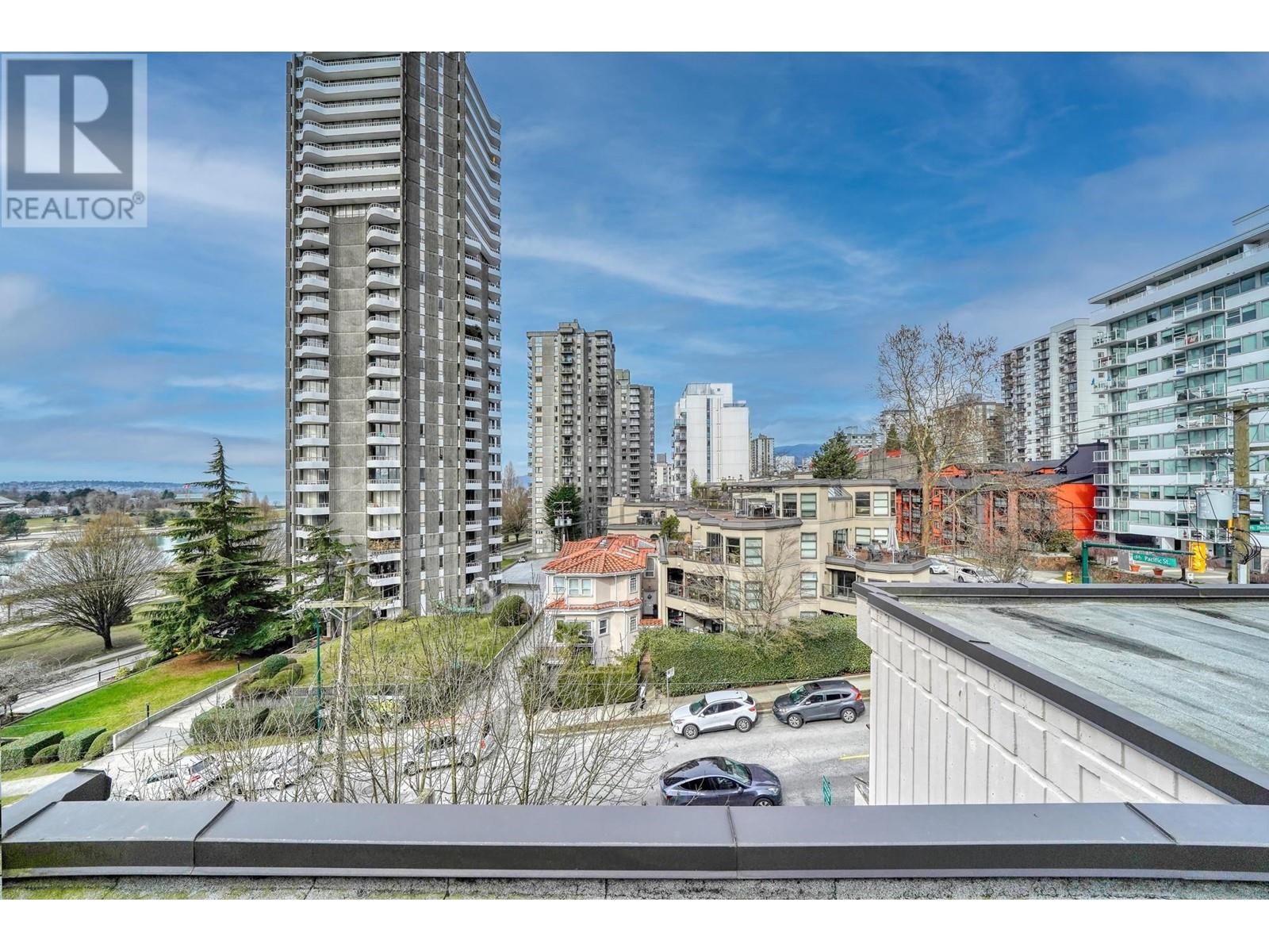 Listing Picture 25 of 27 : 302 1080 PACIFIC STREET, Vancouver / 溫哥華 - 魯藝地產 Yvonne Lu Group - MLS Medallion Club Member