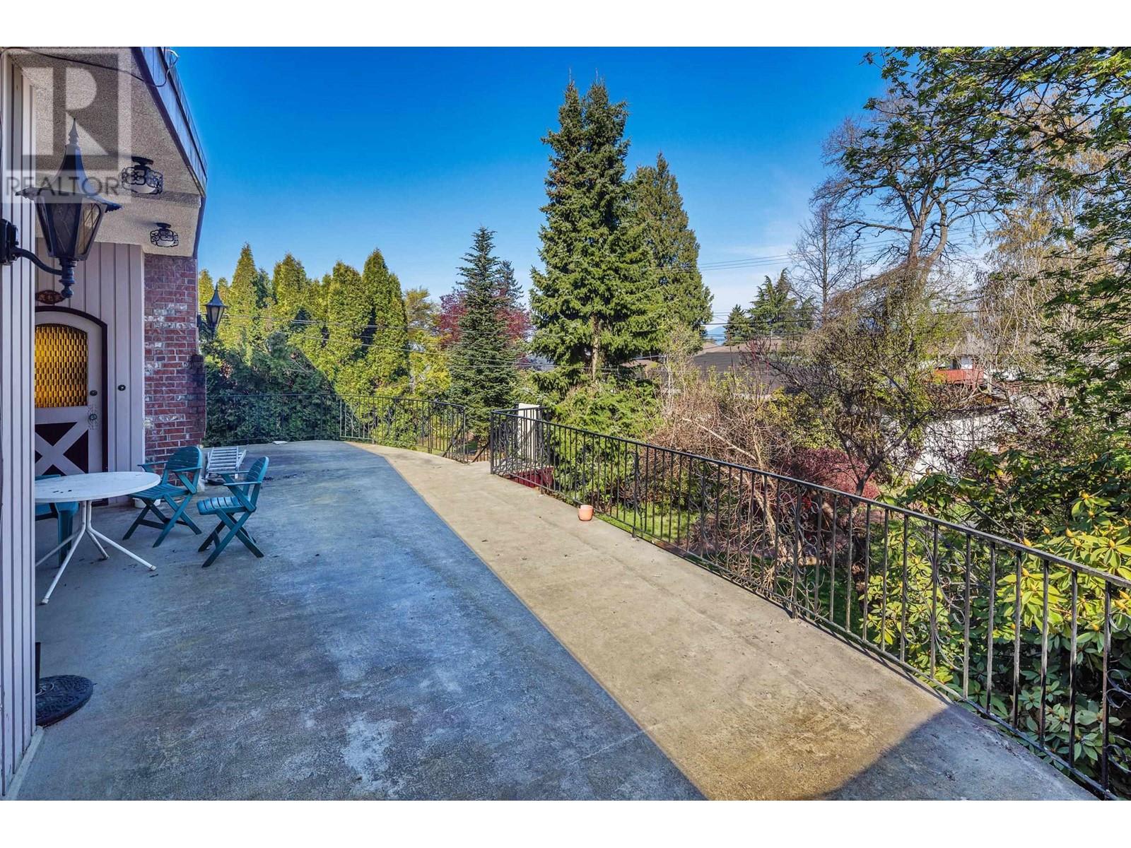Listing Picture 7 of 8 : 3471 E 48TH AVENUE, Vancouver / 溫哥華 - 魯藝地產 Yvonne Lu Group - MLS Medallion Club Member