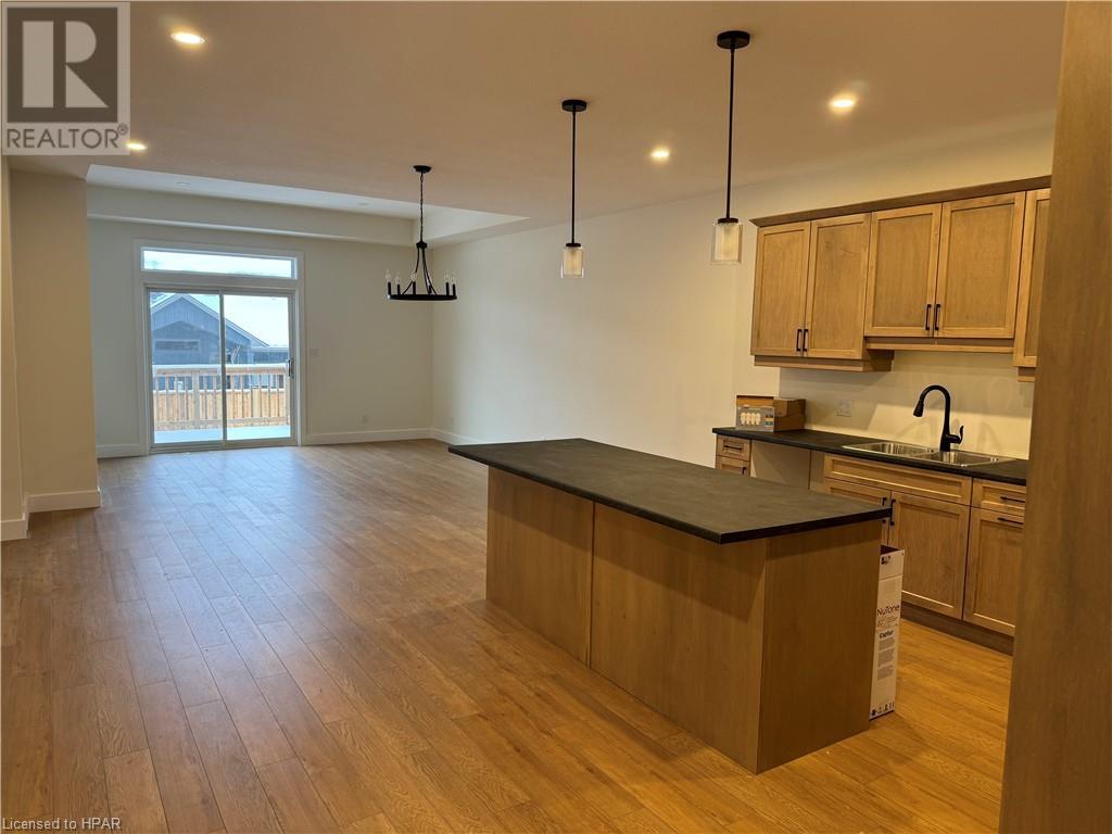 223d Thames Avenue, Mitchell, Ontario  N0K 1N0 - Photo 4 - 40572449