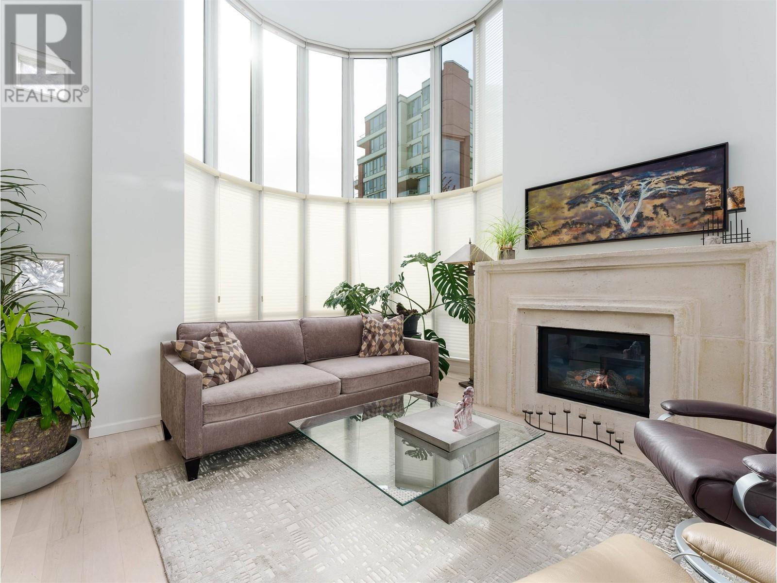 Listing Picture 2 of 40 : T5 1501 HOWE STREET, Vancouver / 溫哥華 - 魯藝地產 Yvonne Lu Group - MLS Medallion Club Member