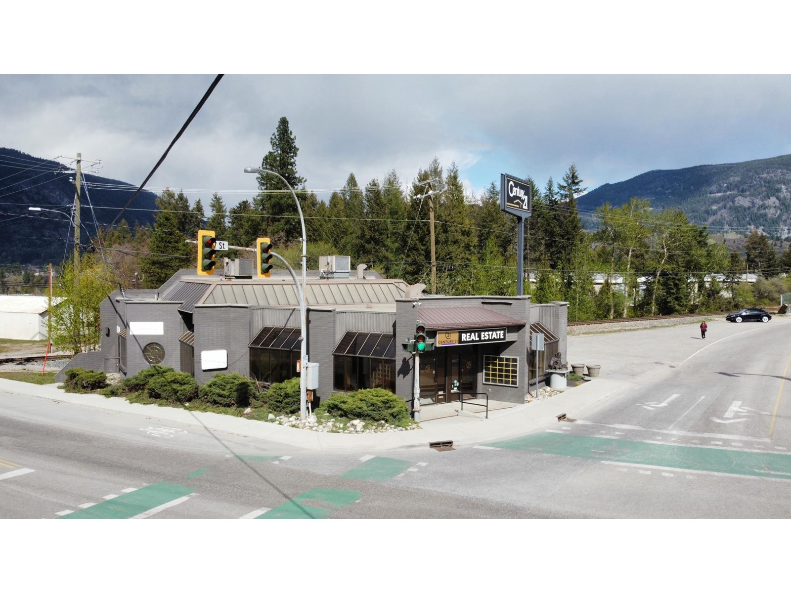 1695 Columbia Avenue, South Castlegar, British Columbia  V1N 1J1 - Photo 3 - 2474832