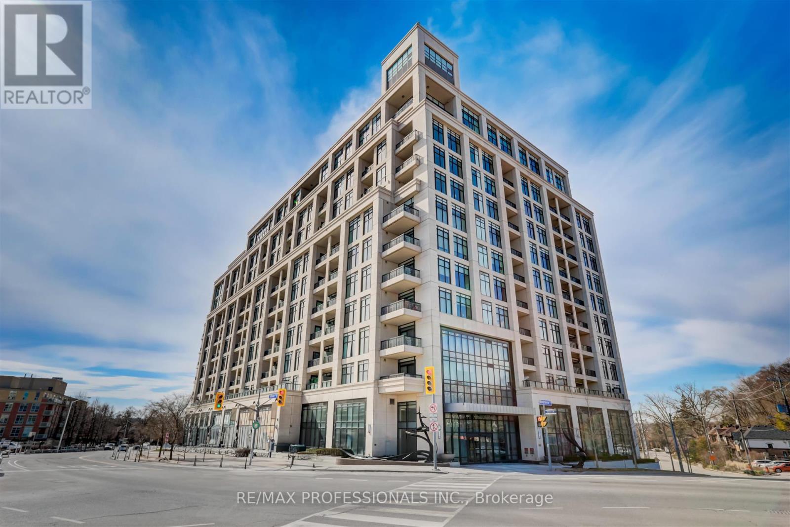 #1004 -1 Old Mill Dr, Toronto, Ontario  M6S 0A1 - Photo 1 - W8245164