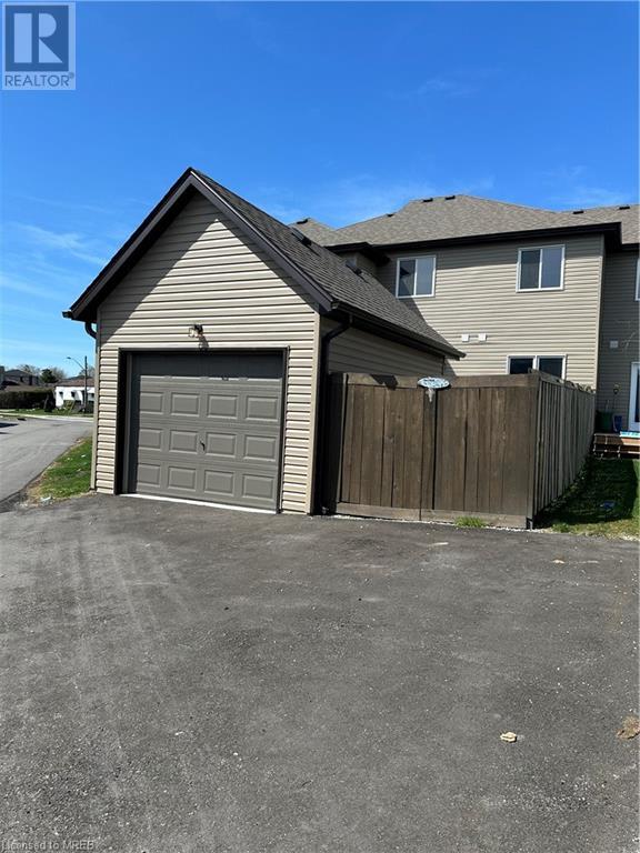 35 Perenack Avenue, Welland, Ontario  L3C 2C6 - Photo 6 - 40557392