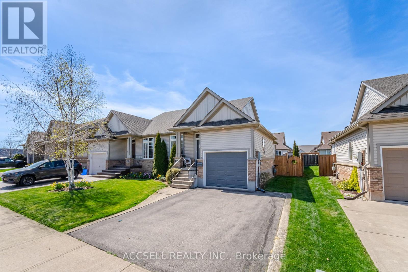 4317 Lindsey Crescent, Lincoln, Ontario  L3J 0P9 - Photo 4 - X8245720