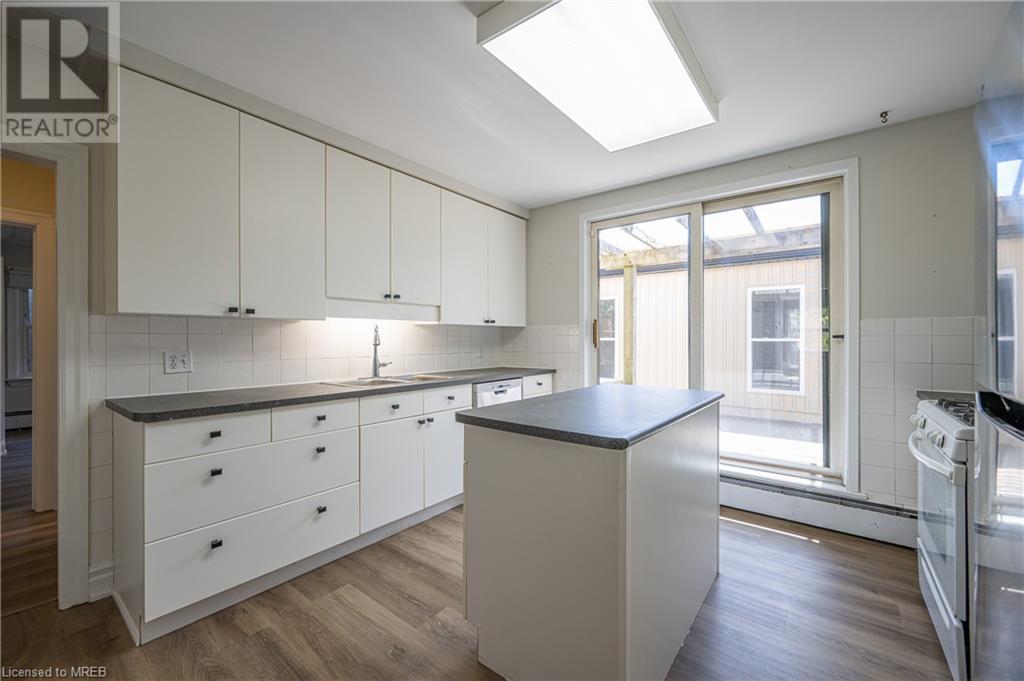 685 Frederick Street, Kitchener, Ontario  N2B 2B3 - Photo 12 - 40572275