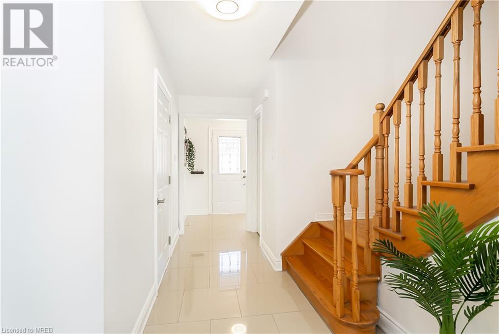 1208 Old Oak Drive, Oakville, Ontario  L6M 3K6 - Photo 4 - 40573855