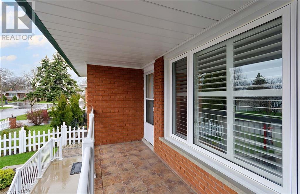 3586 Broomhill Crescent, Mississauga, Ontario  L4Y 3N6 - Photo 3 - 40572224