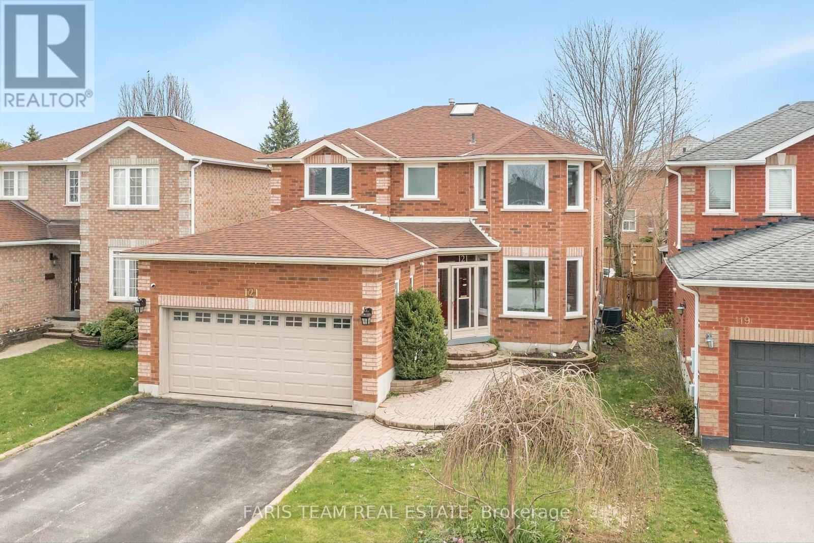 121 TAYLOR DR, barrie, Ontario