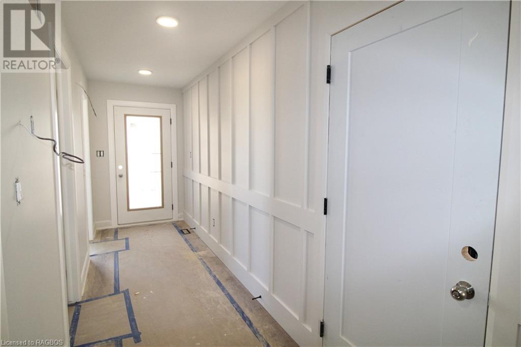 815 18th Street, Hanover, Ontario  N4N 3B8 - Photo 2 - 40573537