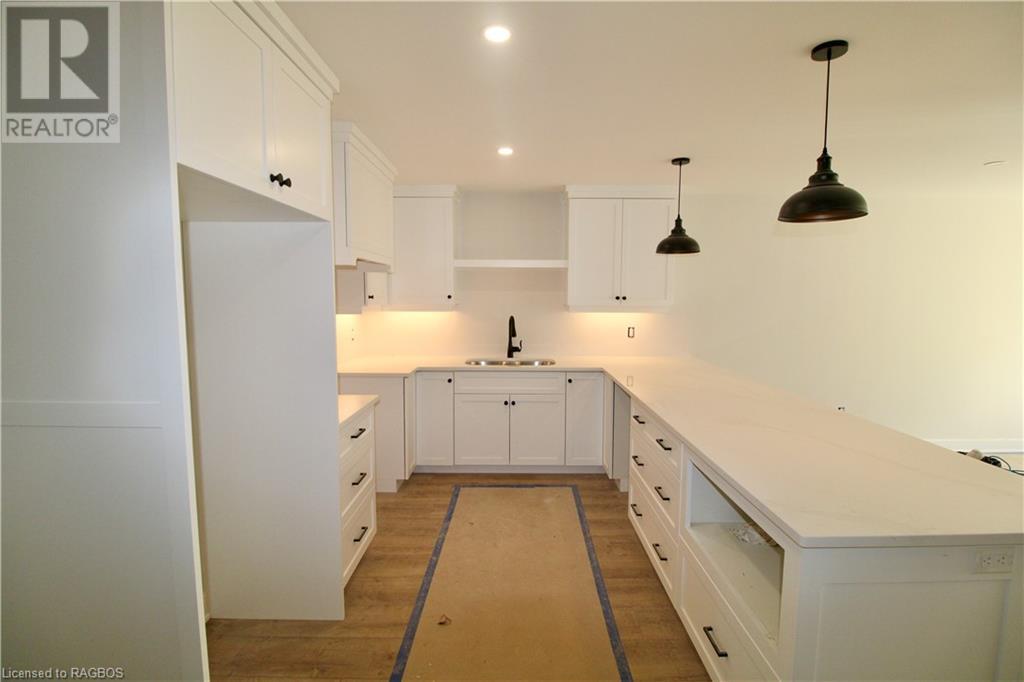 815 18th Street, Hanover, Ontario  N4N 3B8 - Photo 4 - 40573537