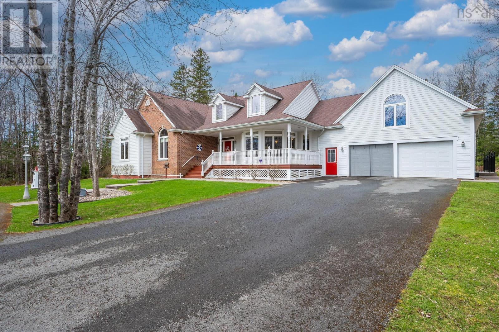 678 Highway 2, Elmsdale, Nova Scotia  B2S 1C9 - Photo 2 - 202407608