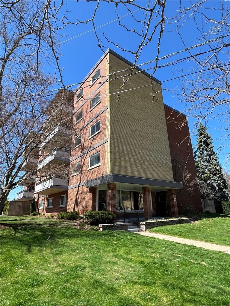 14 Norris Place, Unit #304, St. Catharines, Ontario  L2R 2W8 - Photo 1 - H4191184