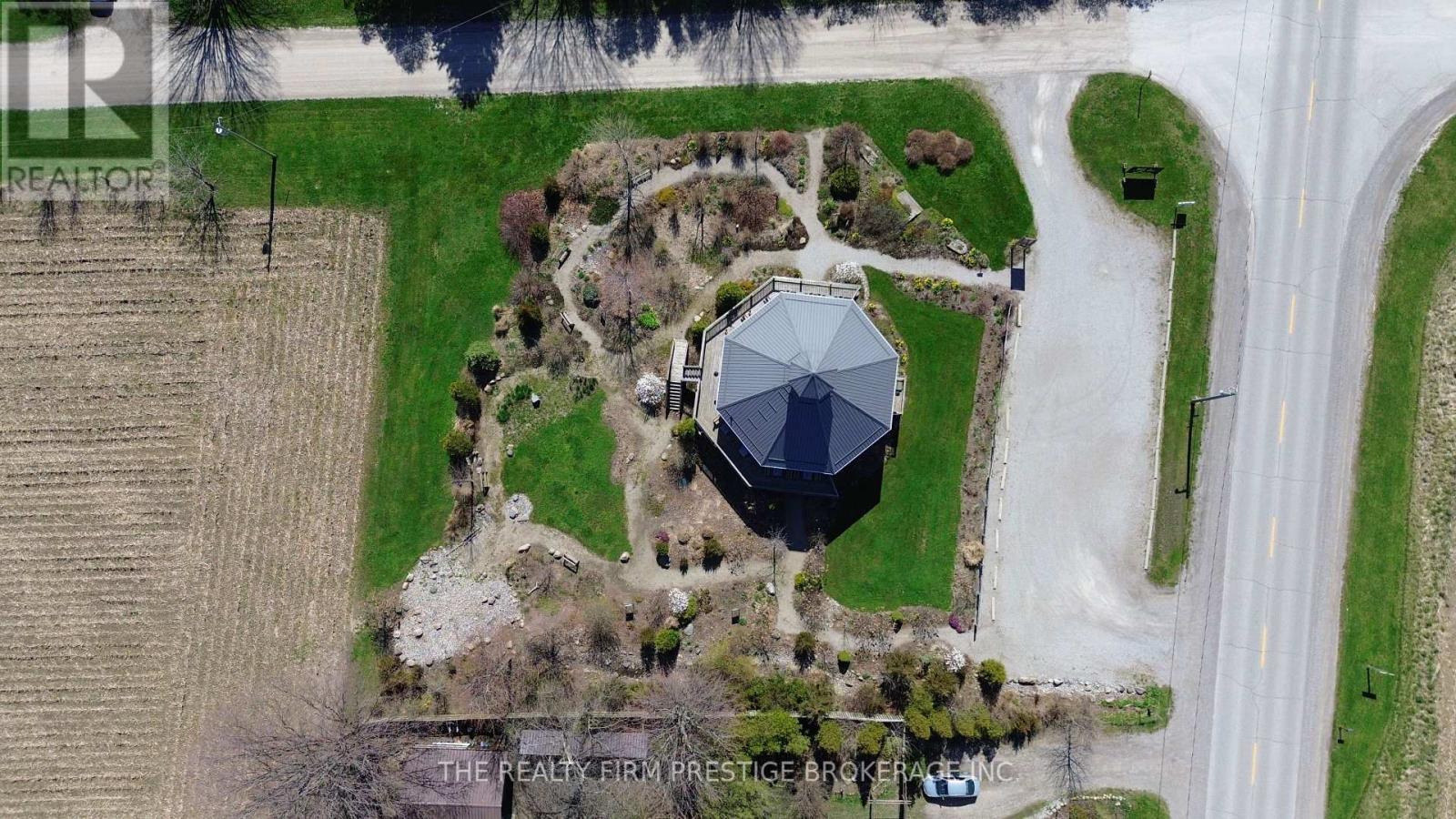 14226 Talbot Trail Rd, Chatham-Kent, Ontario  N0L 1X0 - Photo 2 - X8247236