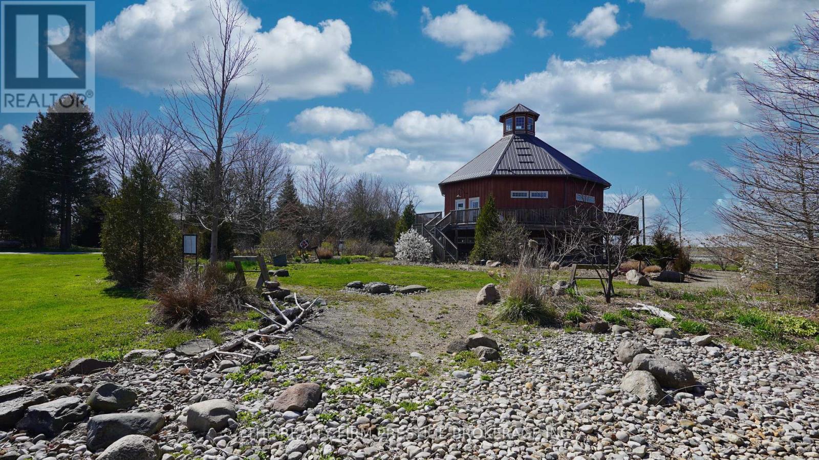 14226 Talbot Trail Rd, Chatham-Kent, Ontario  N0L 1X0 - Photo 4 - X8247334