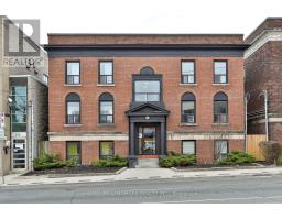 #19 -915 ST CLAIR AVE W
