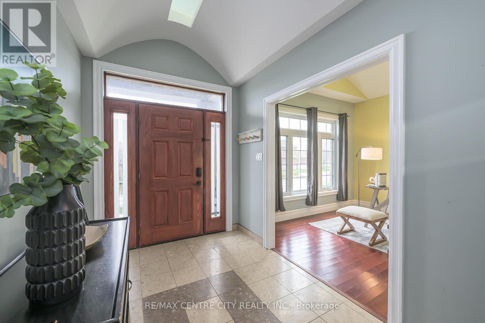 1633 Shore Rd, London, Ontario  N6K 4Z5 - Photo 4 - X8248030